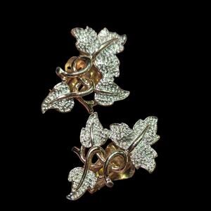 Vintage Sarah Coventry Two Tone Stippled Ivy Leaf earrings clip-on